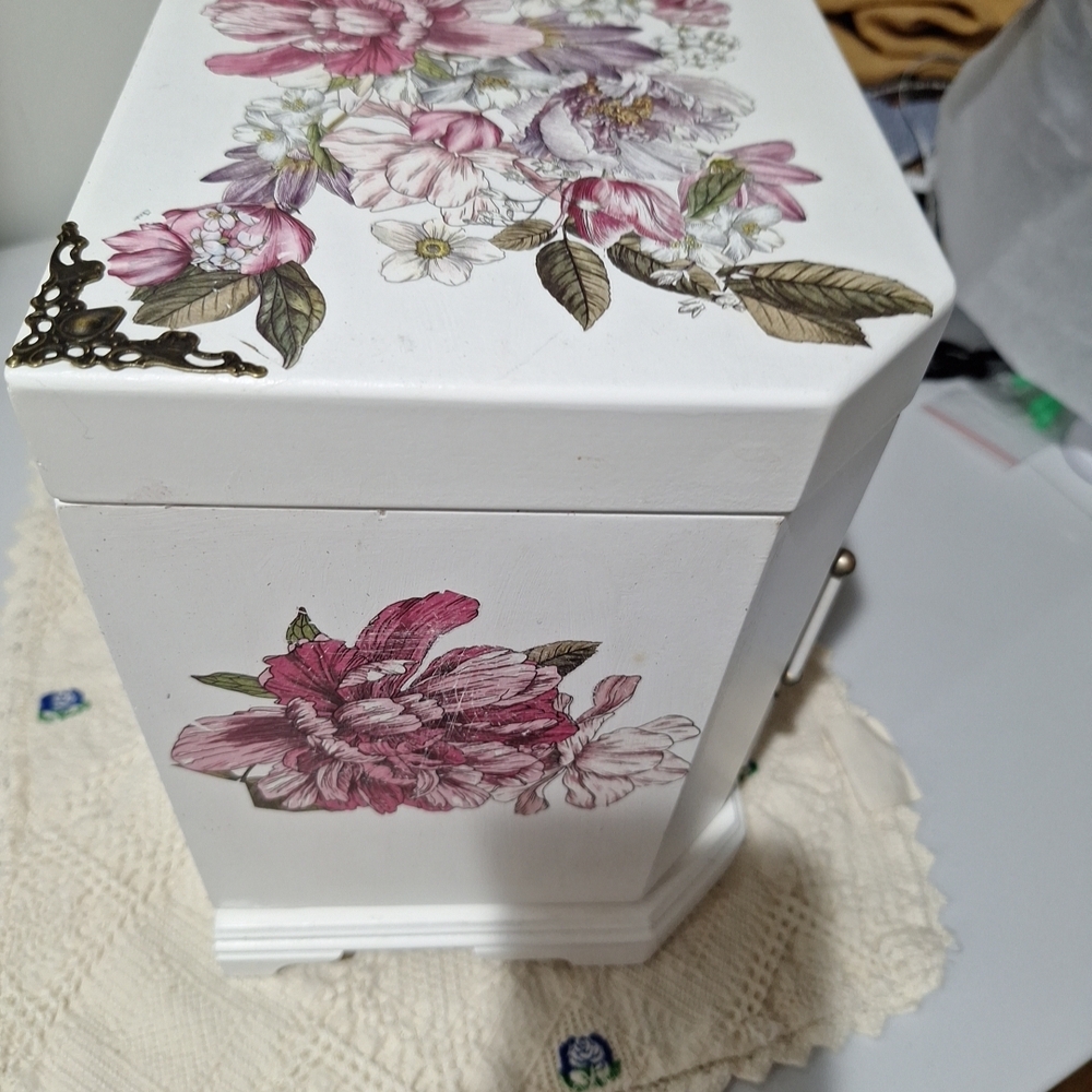 White Floral Jewelry Organizer Box with Drawers and Gold Accents - Picture 6 of 7